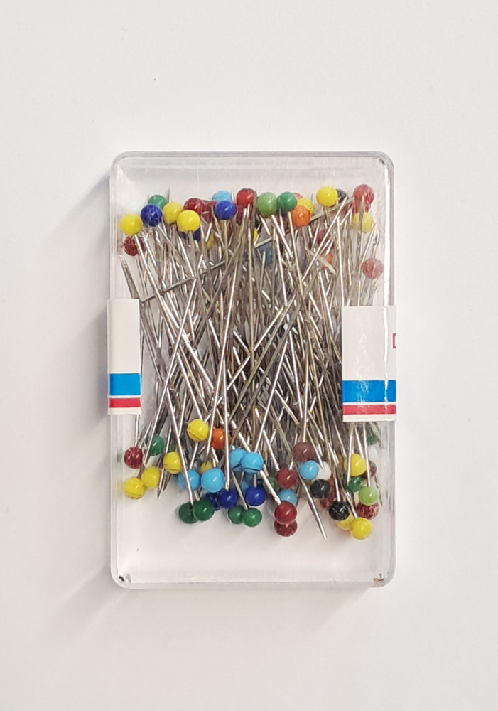 Monivärinen lasipäinen nuppineula, pituus 30mm, 10 gramman rasia, n. 100kpl (029216)